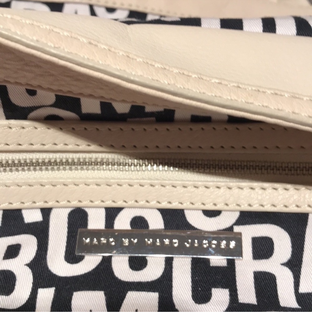 Marc by Marc Jacobs cream pebble leather purse - Picture 4 of 16